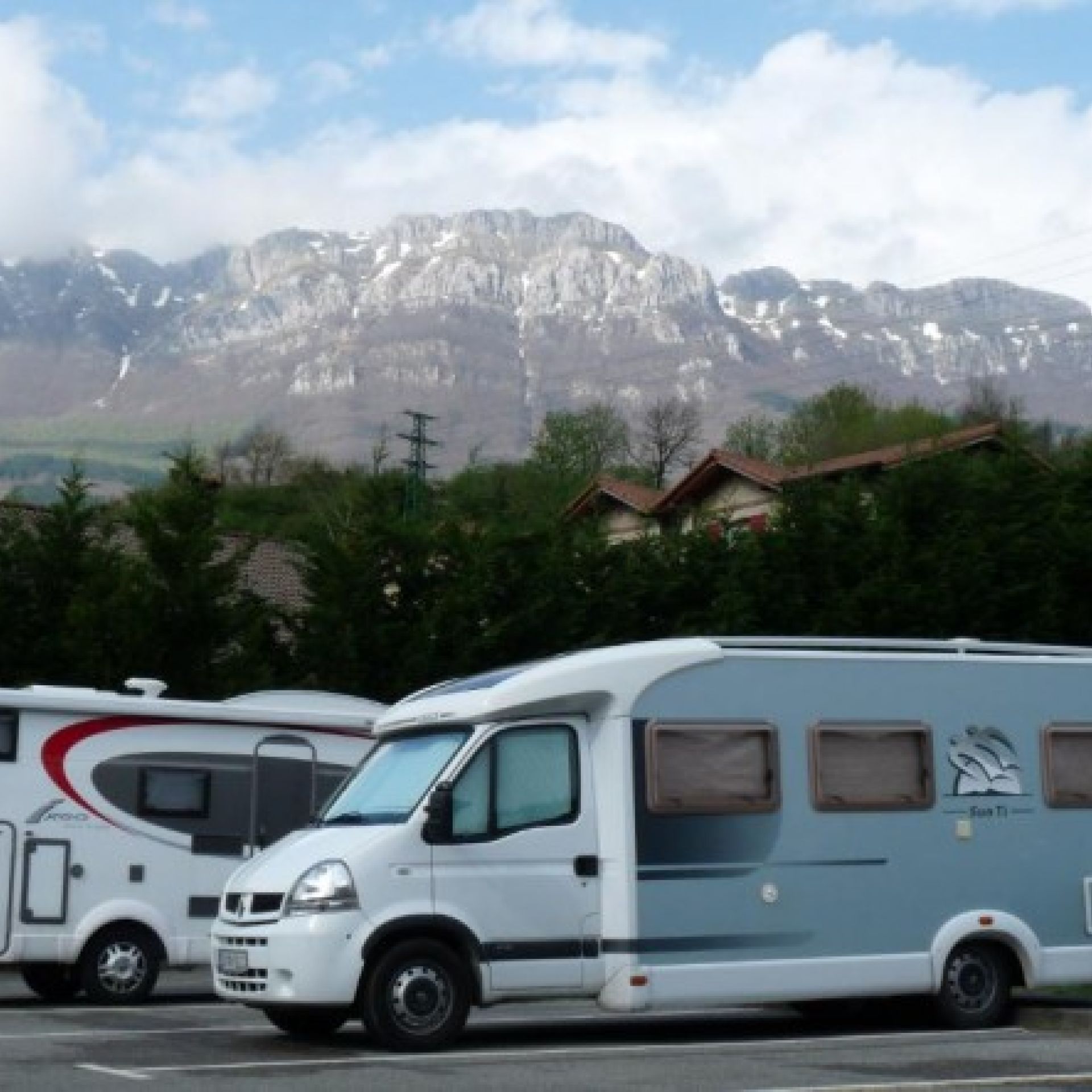 Zegama-Autokarabanak parkina
