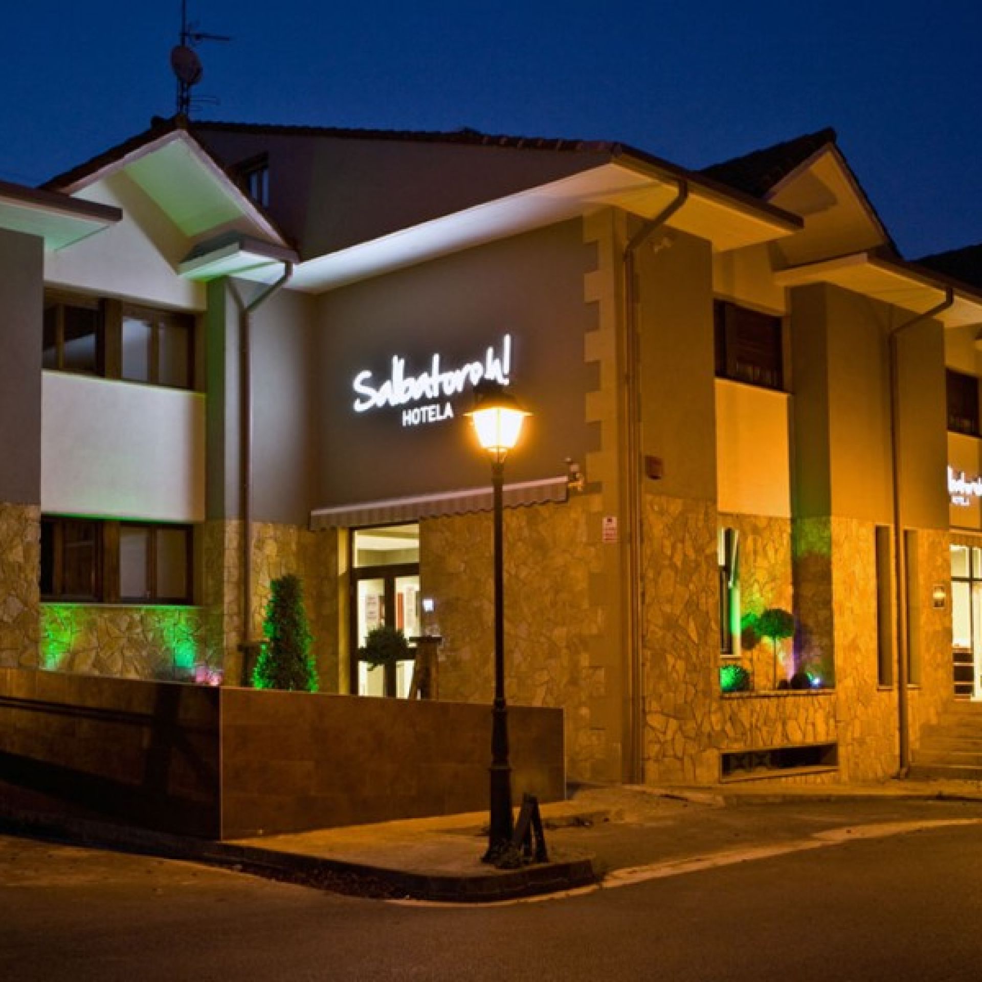 Salbatoreh! Hotela ★